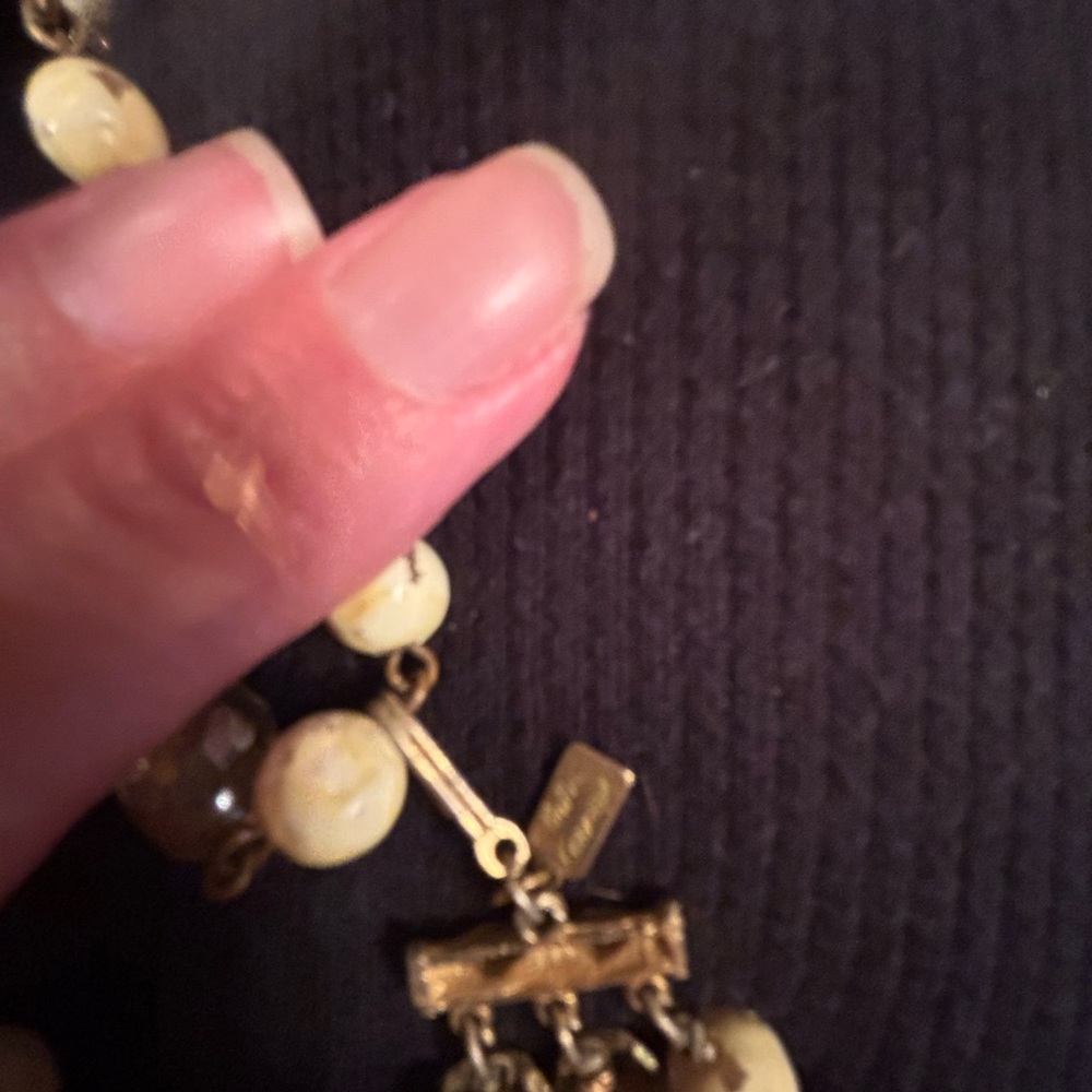 Hattie Carnegie signed Elegant Cream Beaded Necklace with clear crystals - Picture 7 of 9